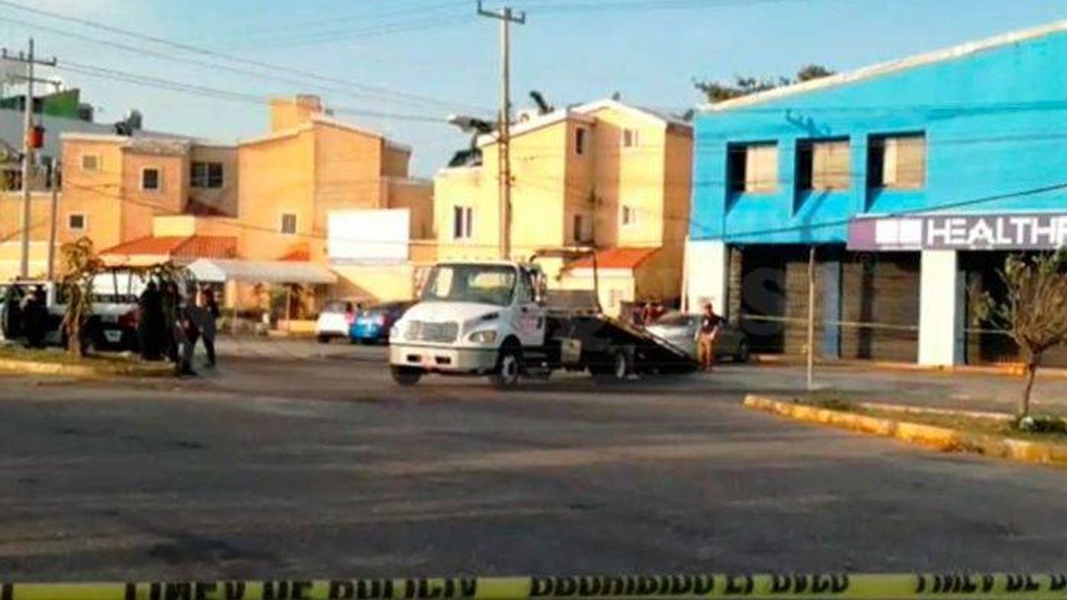 Hallan cinco cadáveres en vehículo en Cancún