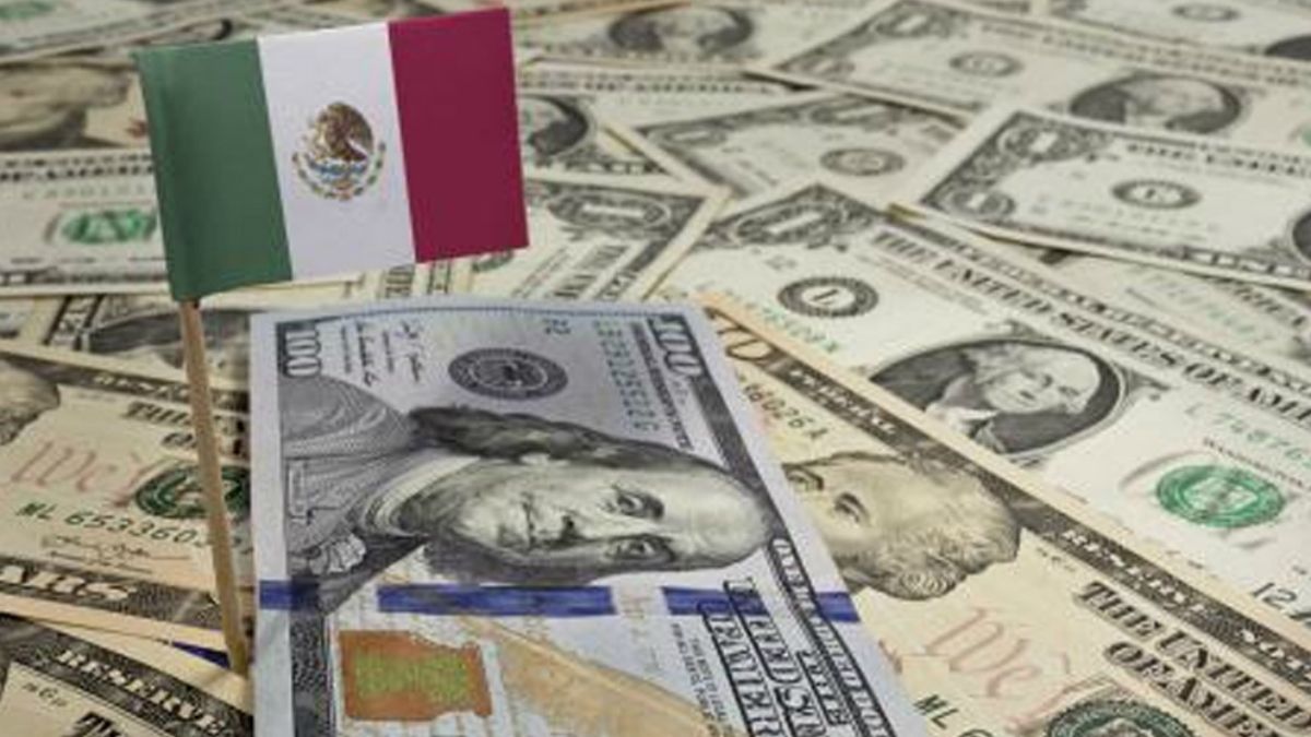 Baja cuatro puntos riesgo país de México