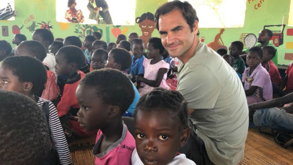 #Viral Roger Federer hace de maestro en África #Viral Roger Federer hace de maestro en África