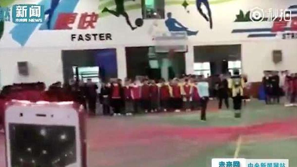 #Video Estudiante salta 120 cuerdas al mismo tiempo