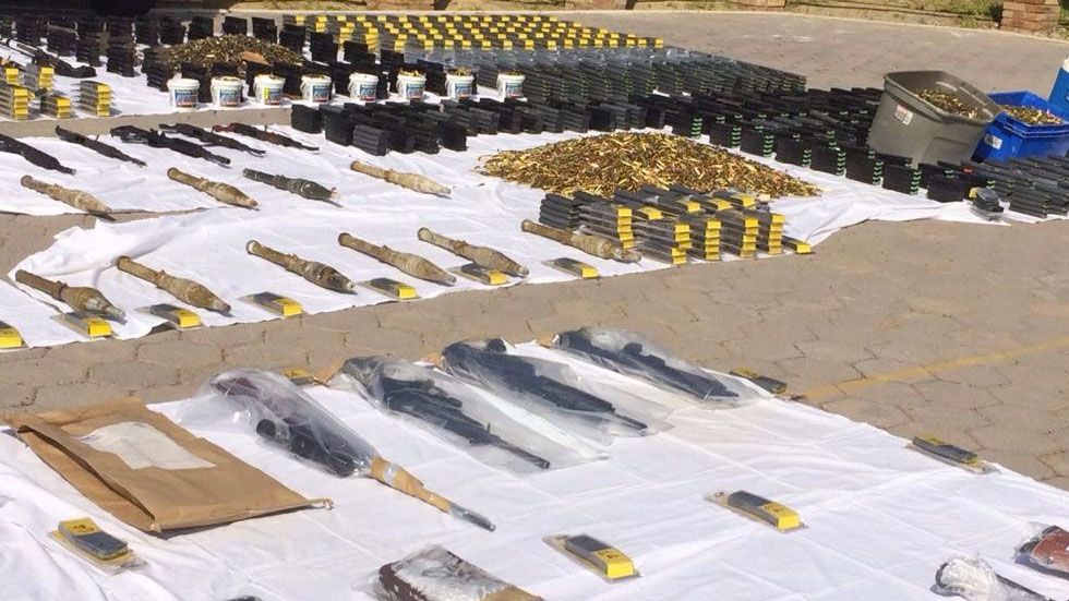 Sedena libera a familia secuestrada y asegura 206 armas largas