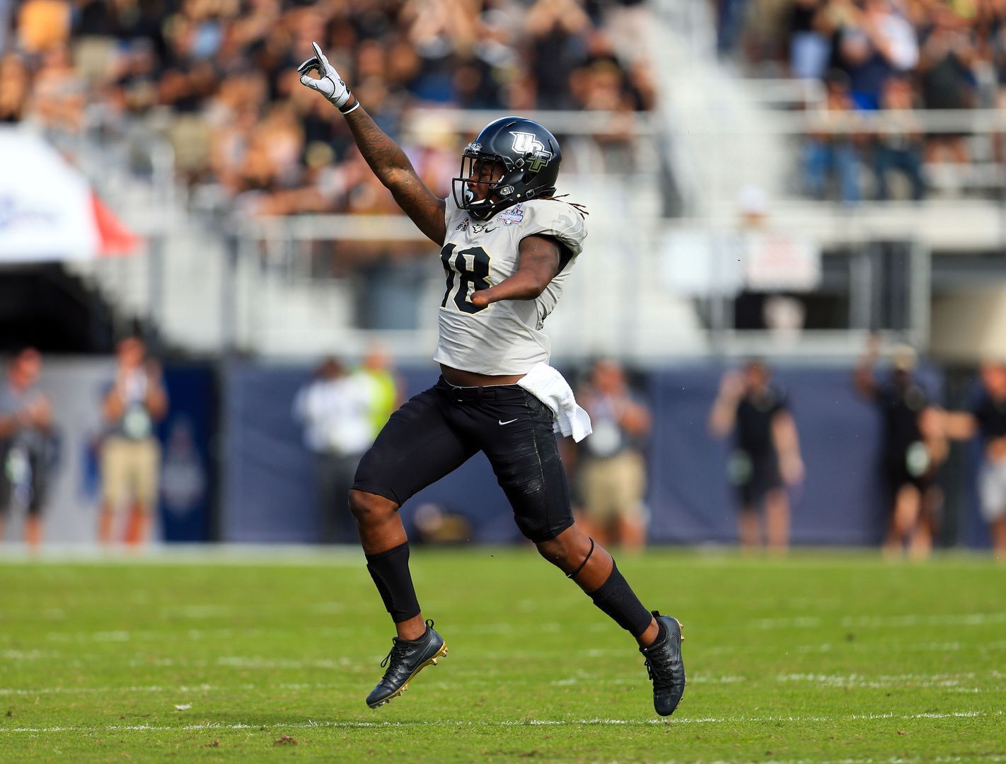 Griffin se convierte en el primer jugador sin mano seleccionado en la NFL - shaquem-griffin-1