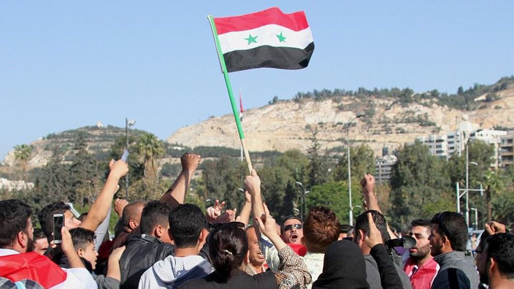 Sirios salen a las calles de Damasco en apoyo a Assad