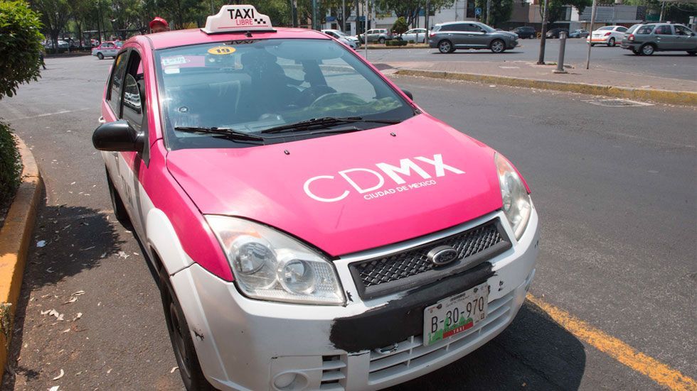 Taxistas deberán de sustituir sistema de pago este año