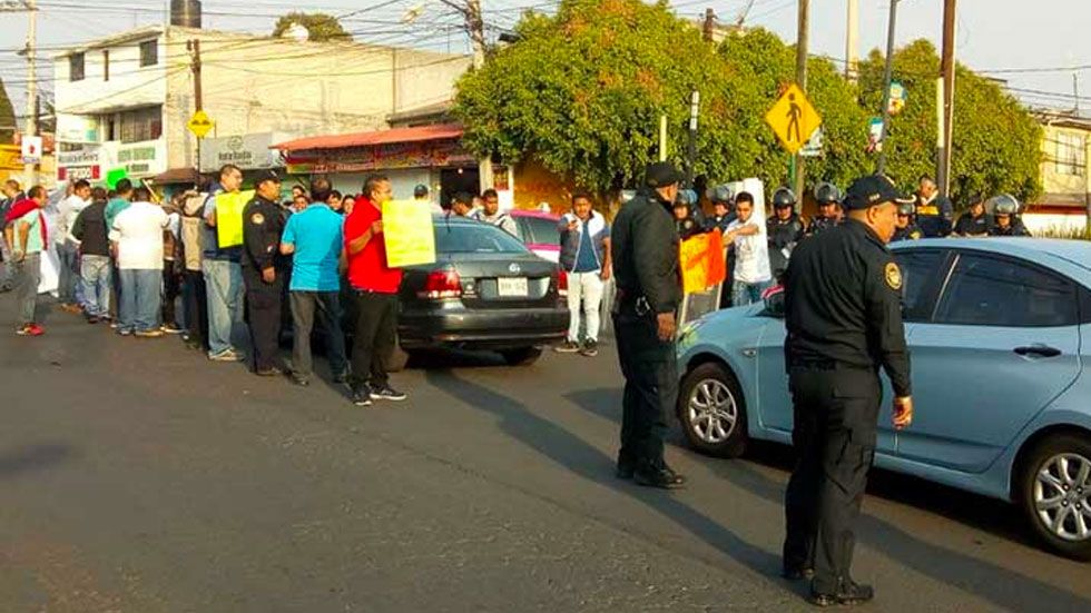 Taxistas inician bloqueos en la Ciudad de México