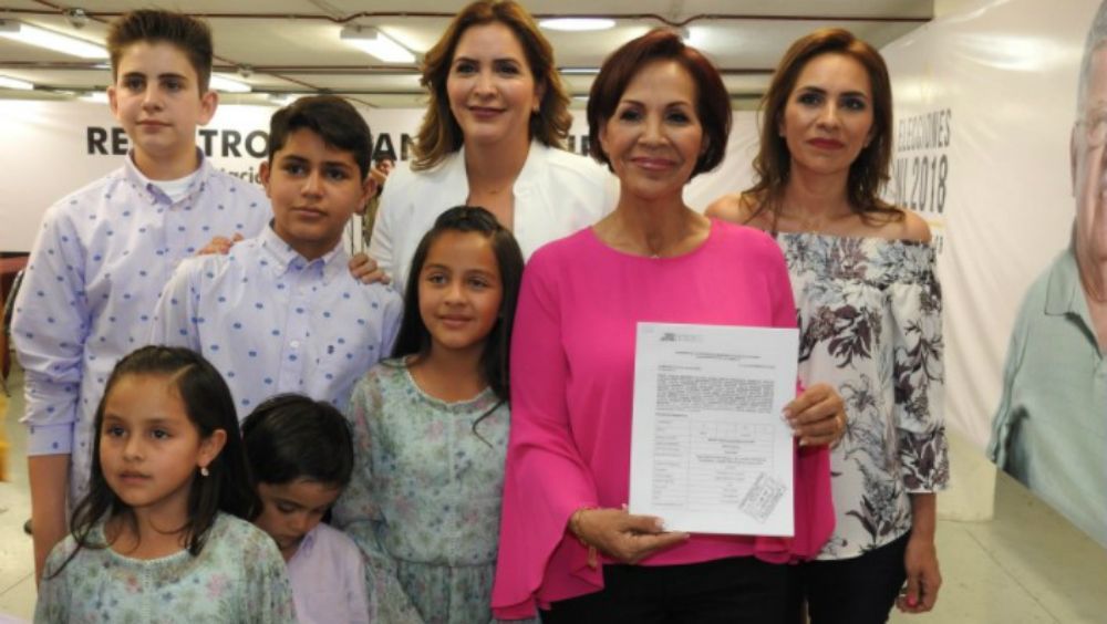 Se registra suegra de Rodríguez Calderón para alcaldía de Nuevo León
