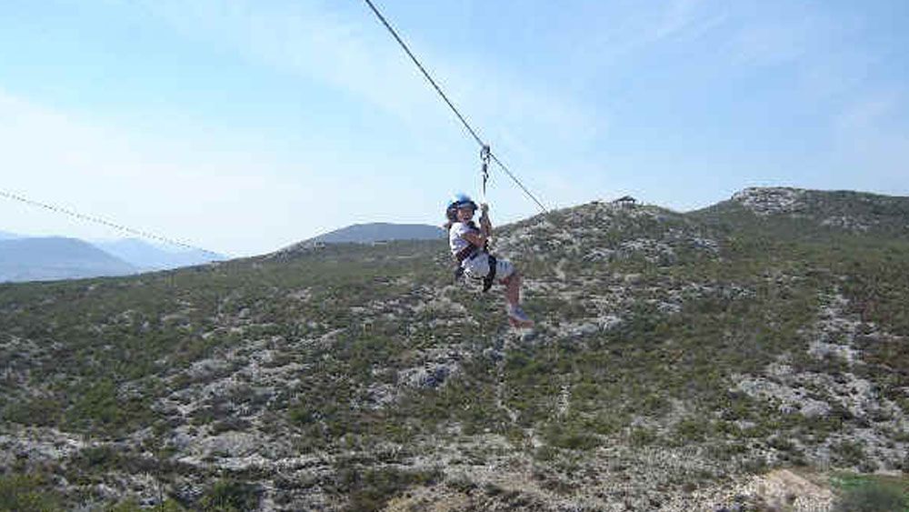 Muere turista tras caer de tirolesa en Hidalgo