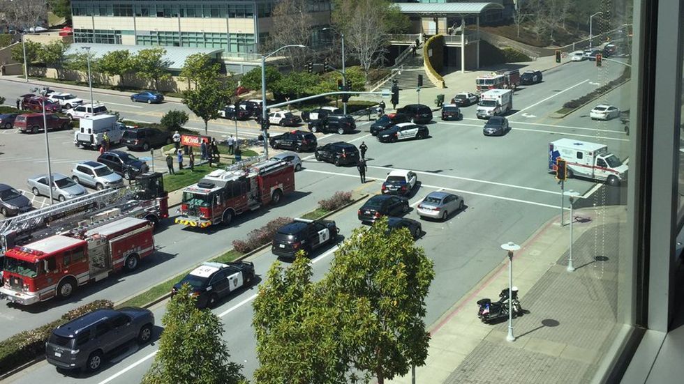 Tiroteo en oficinas de YouTube deja al menos un muerto Tiroteo en oficinas de YouTube deja al menos un muerto