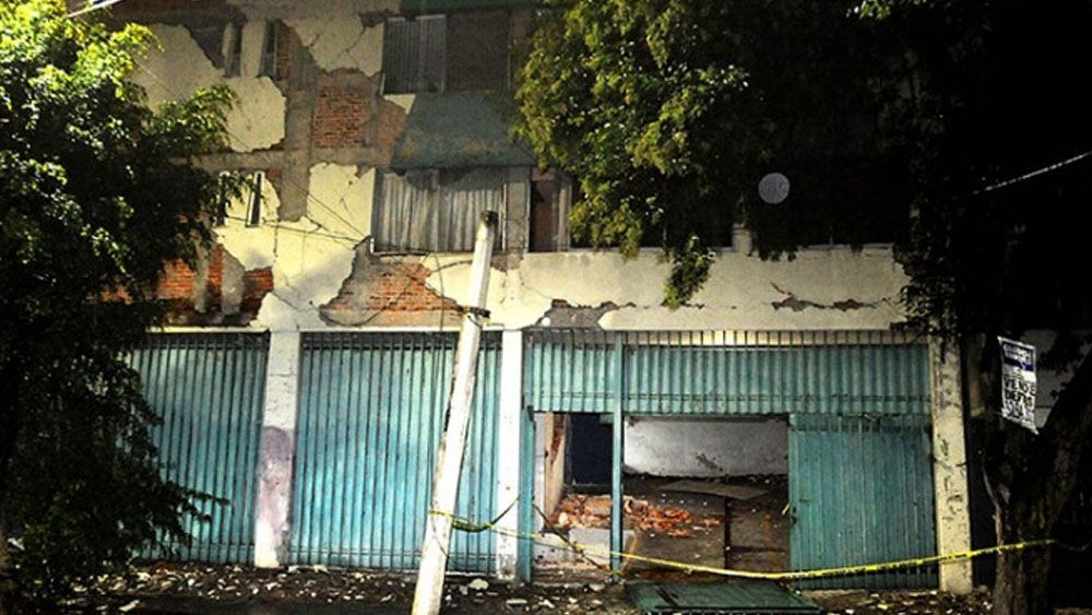 Reciben documentos de propiedad de edificio demolido en la Roma Sur