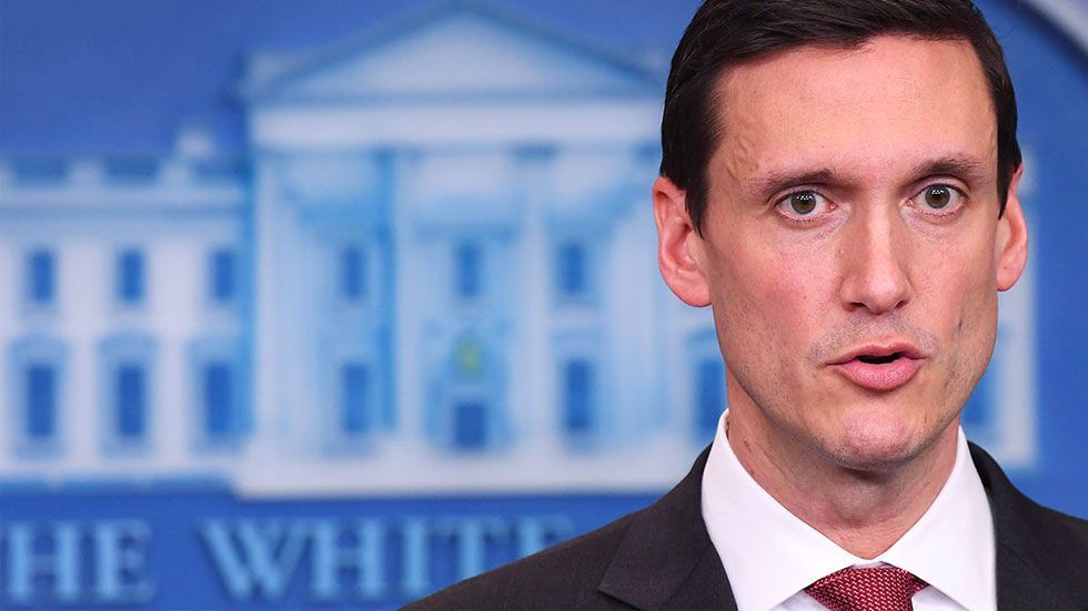 Renuncia asesor de Seguridad Interna de EE.UU.