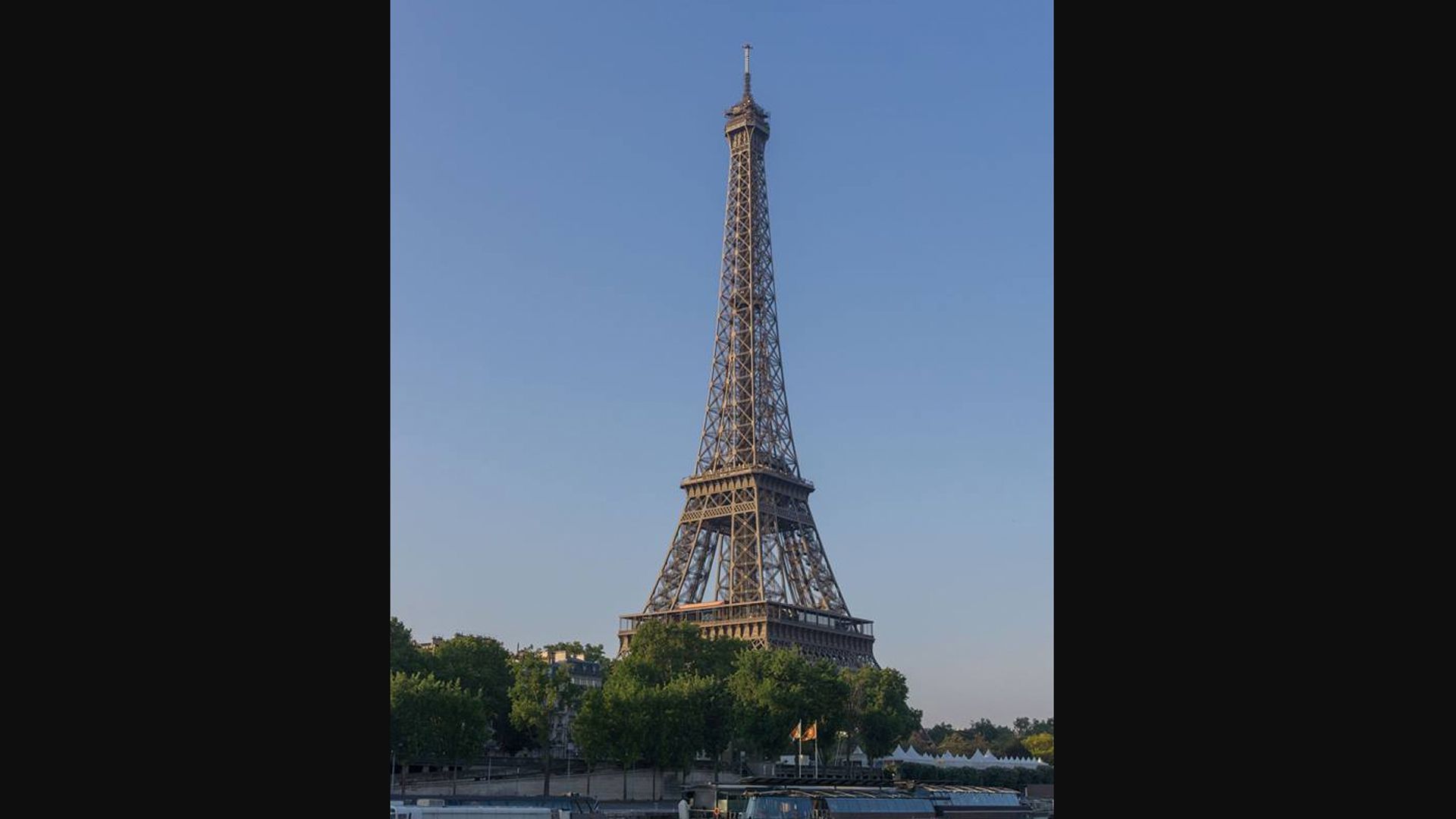 Huelga de guardias de seguridad obliga al cierre de la Torre Eiffel