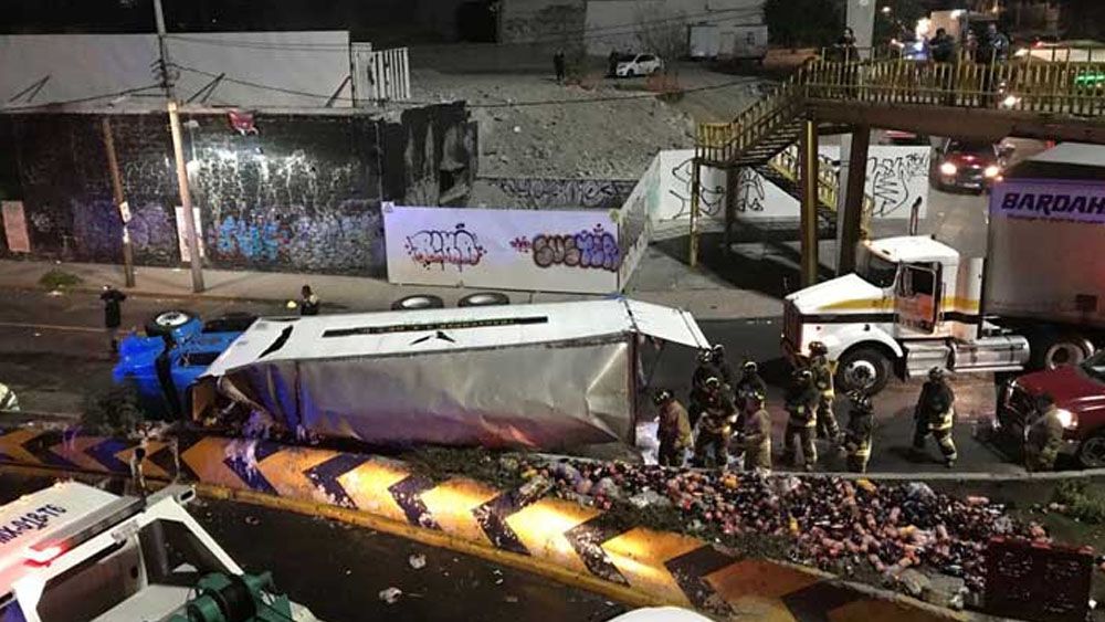 Vuelca camión en Avenida Observatorio - volcadura-observatorio