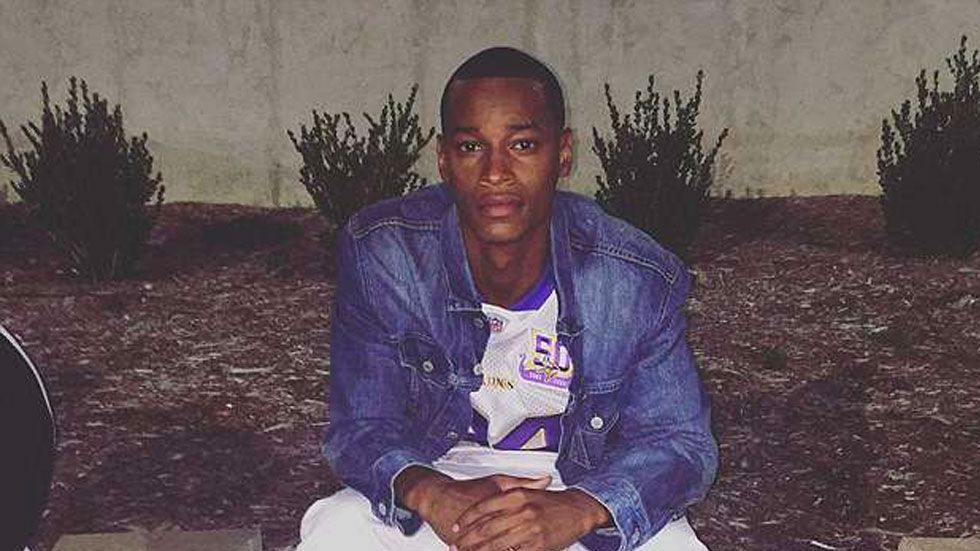 #Video Hombre acusa a Starbucks de no dejarle usar el baño por ser negro