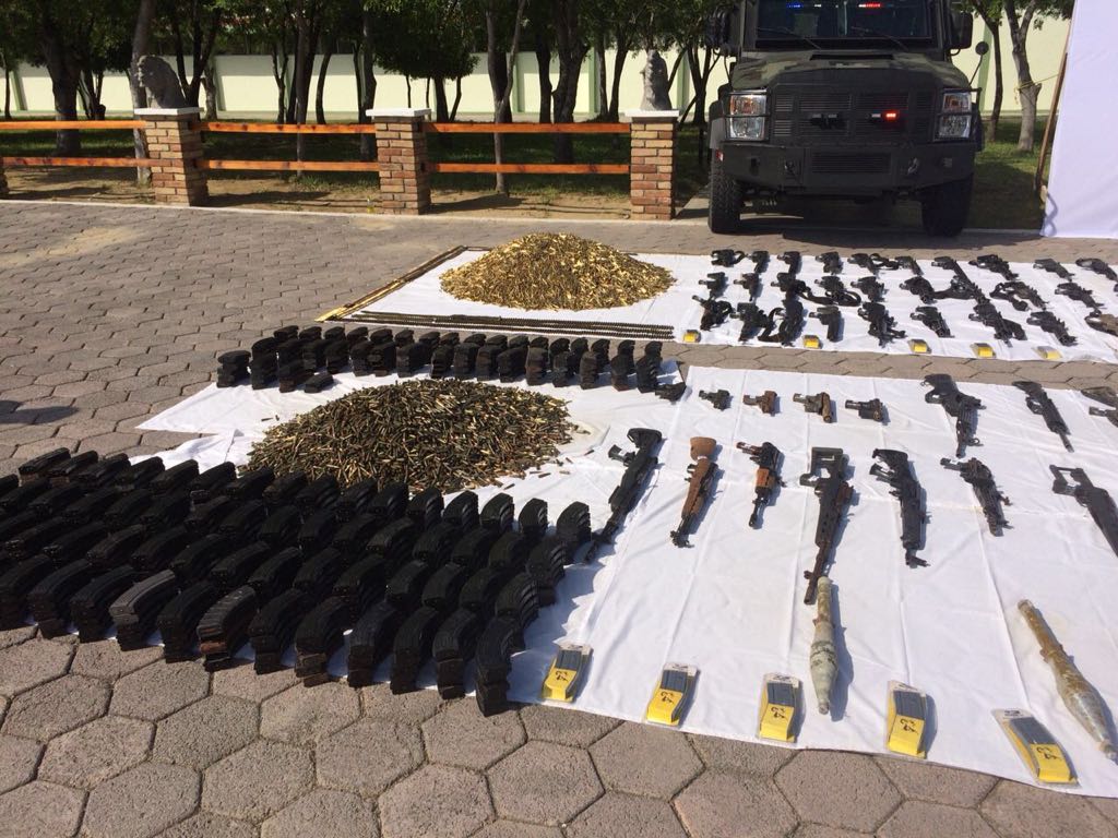 Sedena libera a familia secuestrada y asegura 206 armas largas - whatsapp-image-2018-04-28-at-23621-pm
