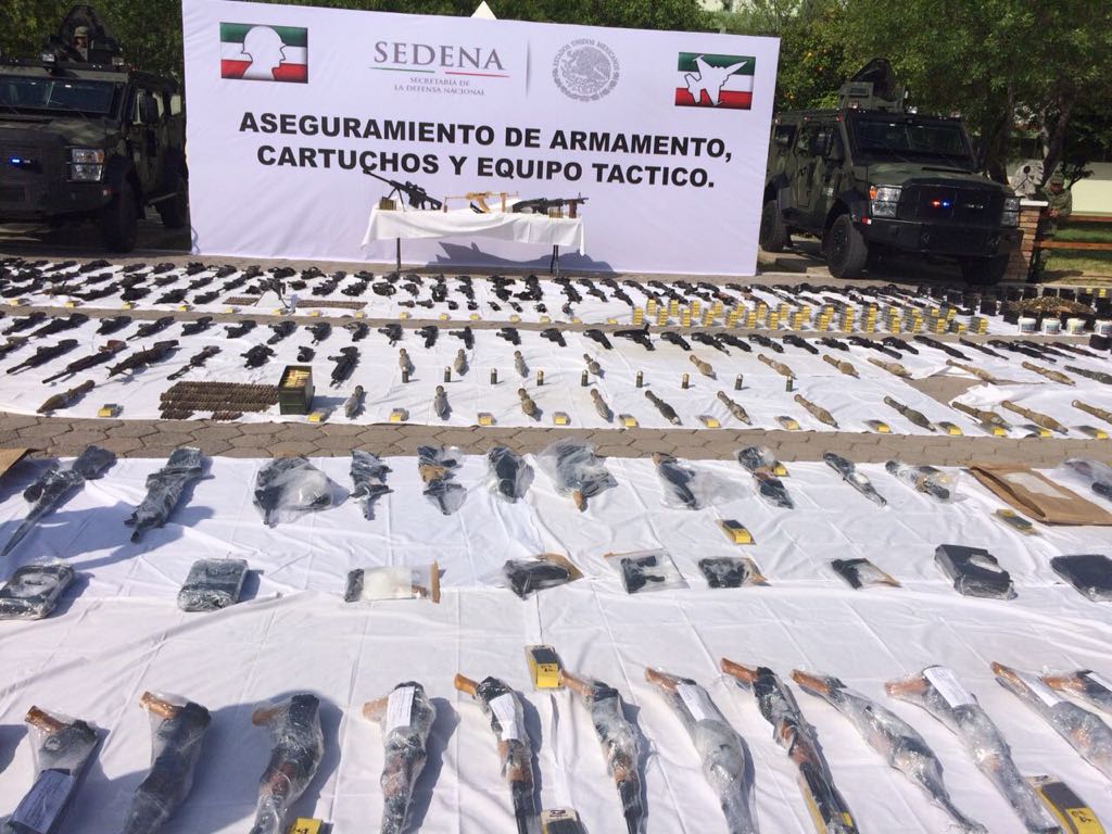 Sedena libera a familia secuestrada y asegura 206 armas largas - whatsapp-image-2018-04-28-at-23621-pm1