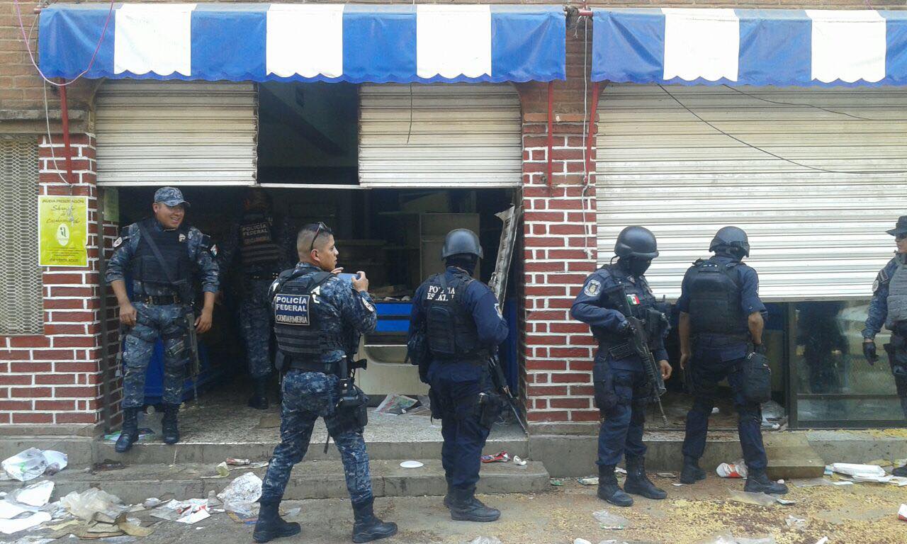 Condenan saqueo de dos tiendas en Guerrero por más de 800 personas - 31543771-1705197252906930-6974167989734080512-o