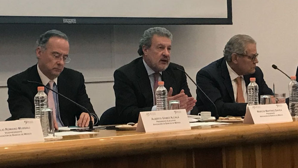Banqueros refrendan compromiso de trabajar con AMLO