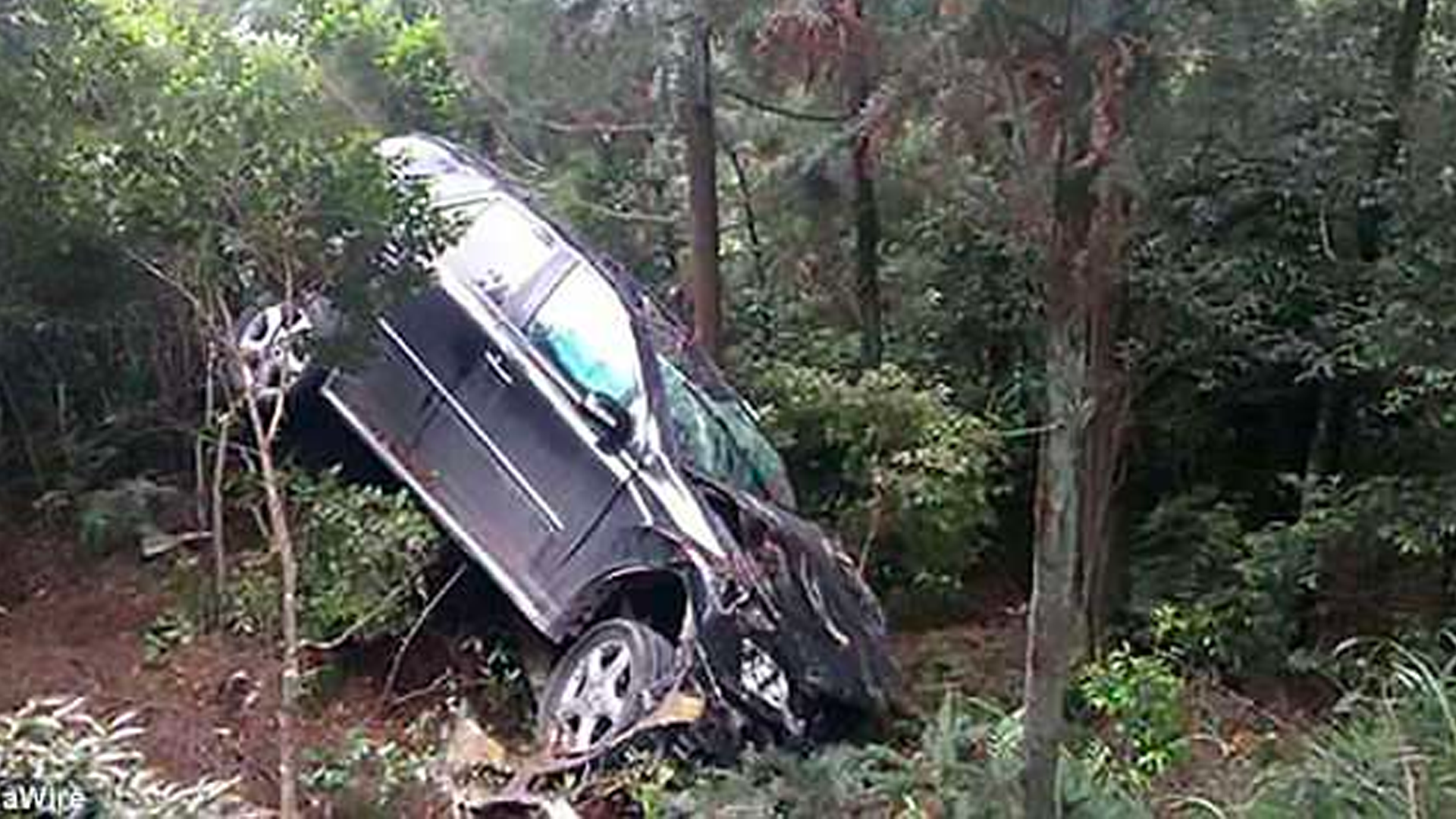 #Video Conductor acelera en lugar de frenar y cae a acantilado