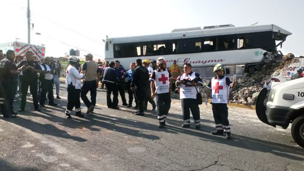 Choque deja al menos 30 heridos en Morelos
