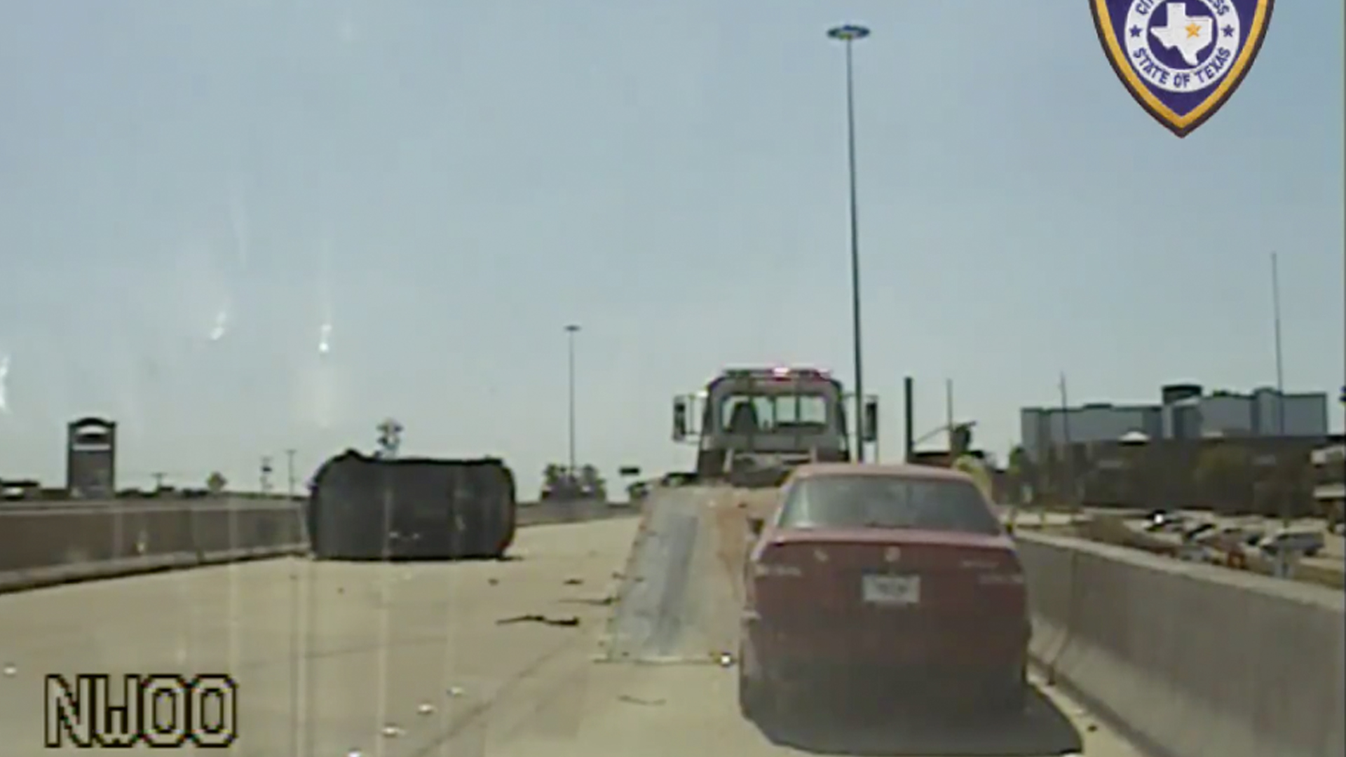 #VIDEO Cámara capta el momento en que coche impacta a otro en Texas #VIDEO Cámara capta el momento en que coche impacta a otro en Texas