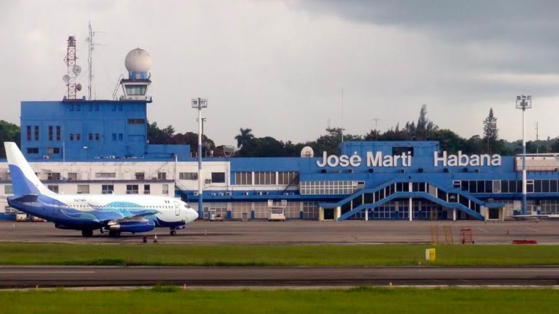 SRE confirma muerte de mexicanos por accidente aéreo en Cuba - aeropuerto-jose-marti