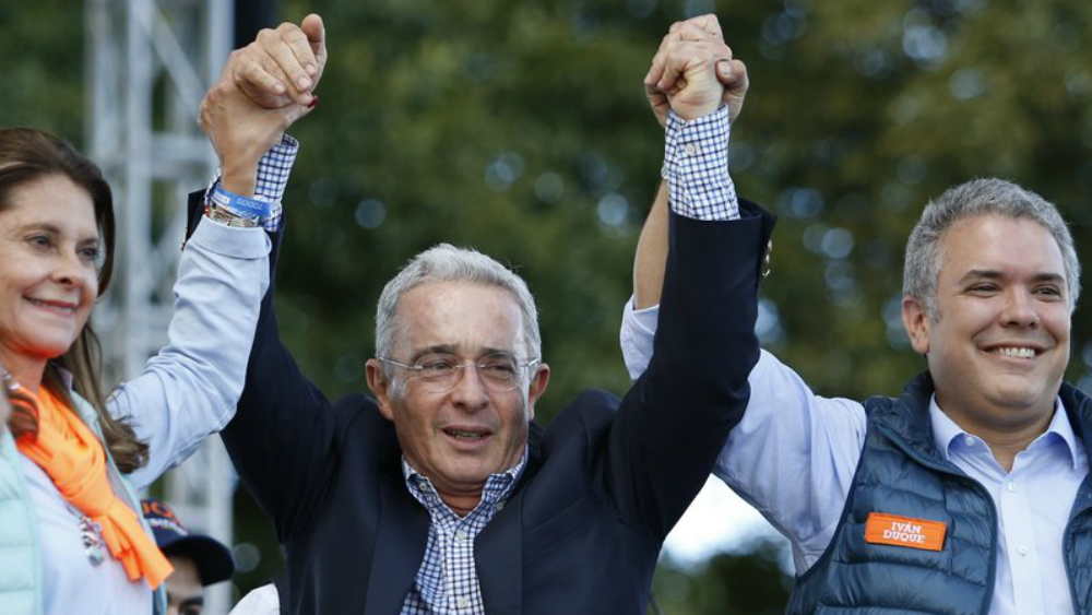 Cables de EE.UU. vinculan a expresidente colombiano Uribe con el narcotráfico