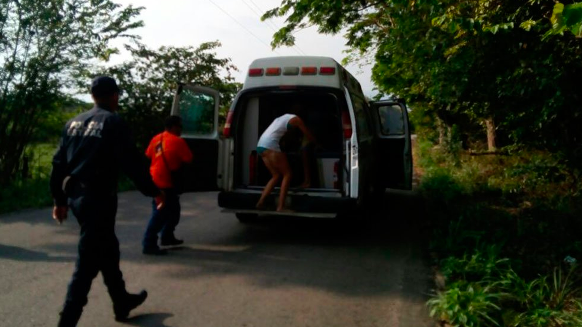 Reaniman a menor arrastrado por corriente marina en Oaxaca