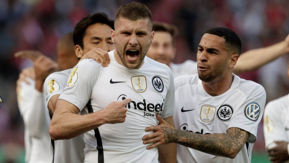 Salcedo y Marco Fabián son campeones de la Copa de Alemania - ante-rebic