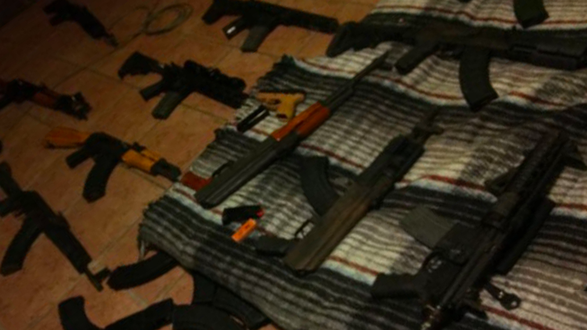 Aseguran arsenal, equipo táctico y droga en Chihuahua