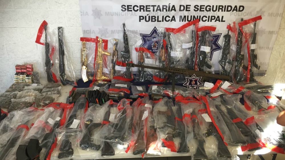 Aseguran armas bañadas en oro en Chihuahua - arsenal-ciudad-juarez3