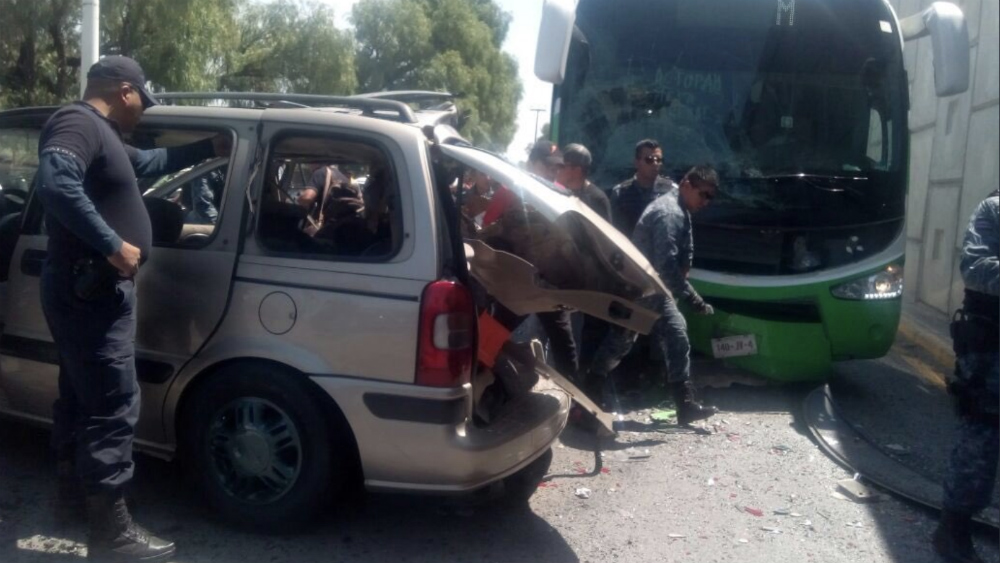 Choque en Hidalgo deja dos presuntos asaltantes muertos y otros siete detenidos