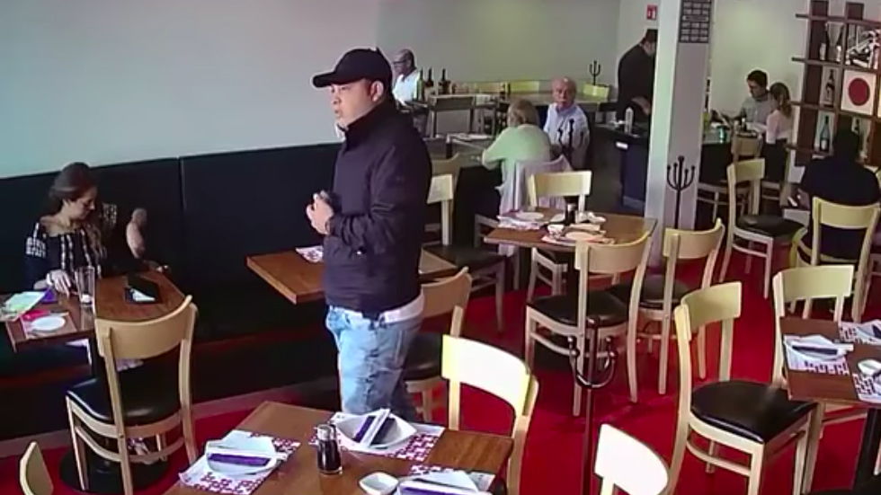 #Video Violento asalto contra comensal en Fuentes del Pedregal