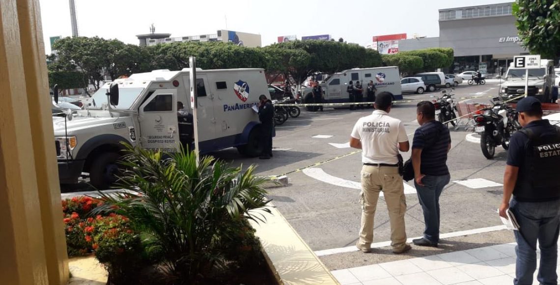 Asaltan camioneta de valores en Veracruz