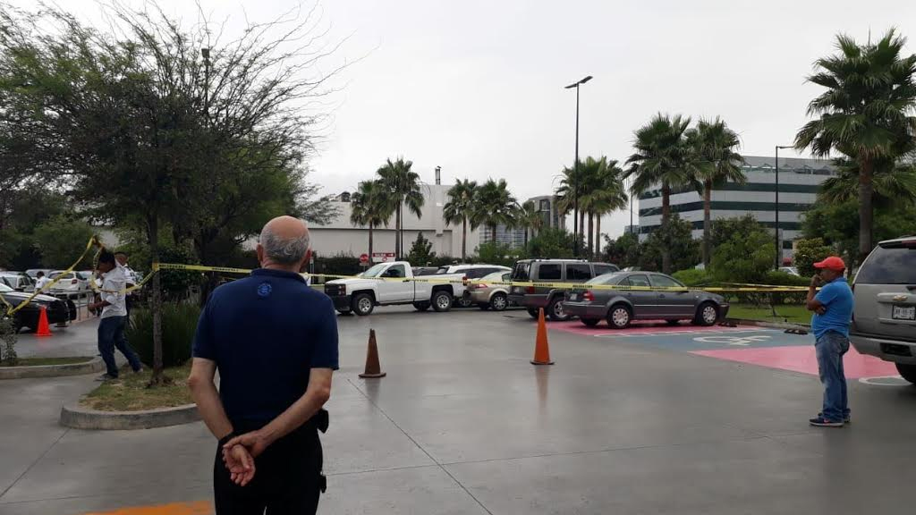 Asesinan a hombre en centro comercial de Nuevo León