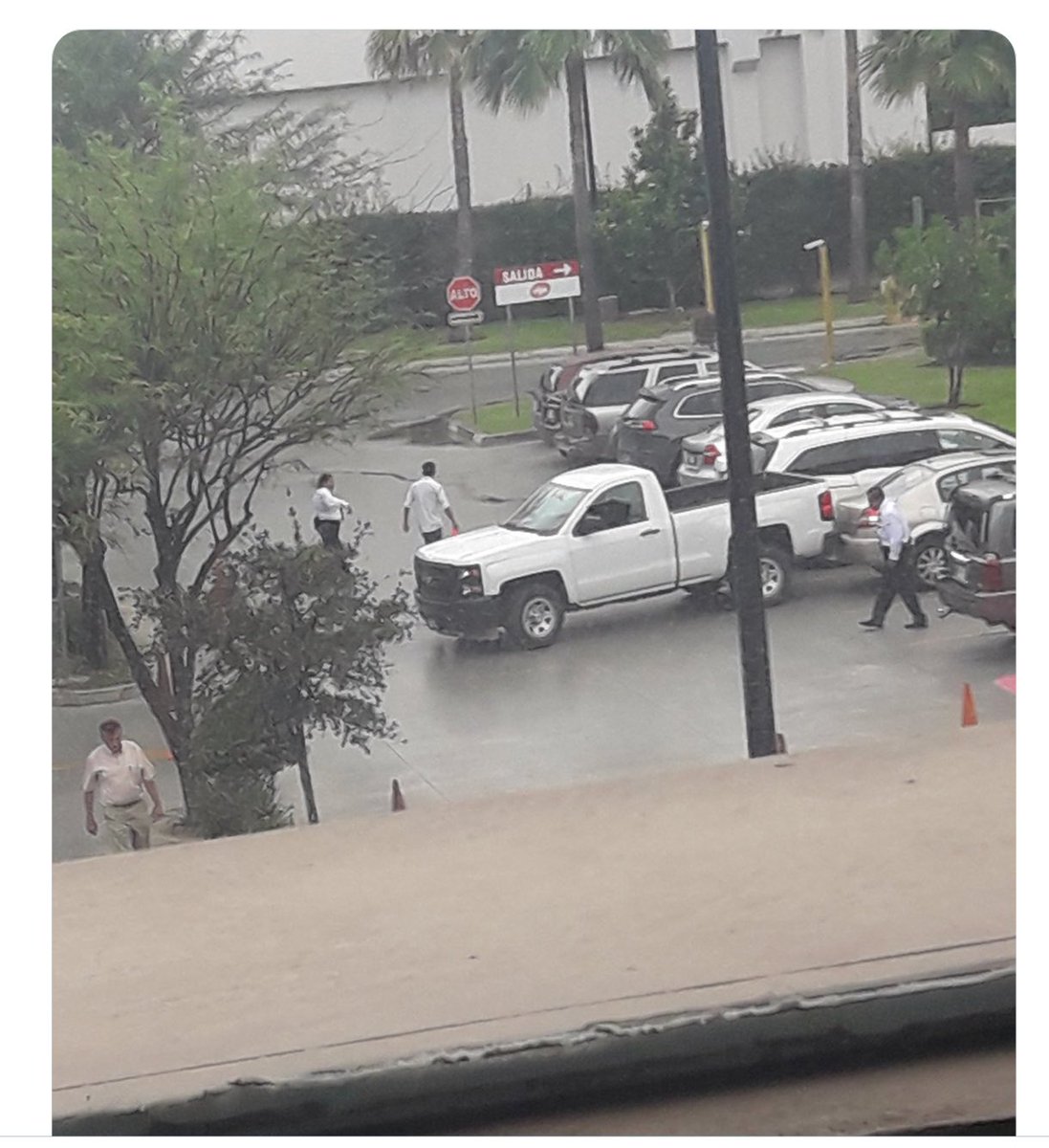 Asesinan a hombre en centro comercial de Nuevo León - asesinan-hombre-centro-comercial-san-pedro-nuevo-leon