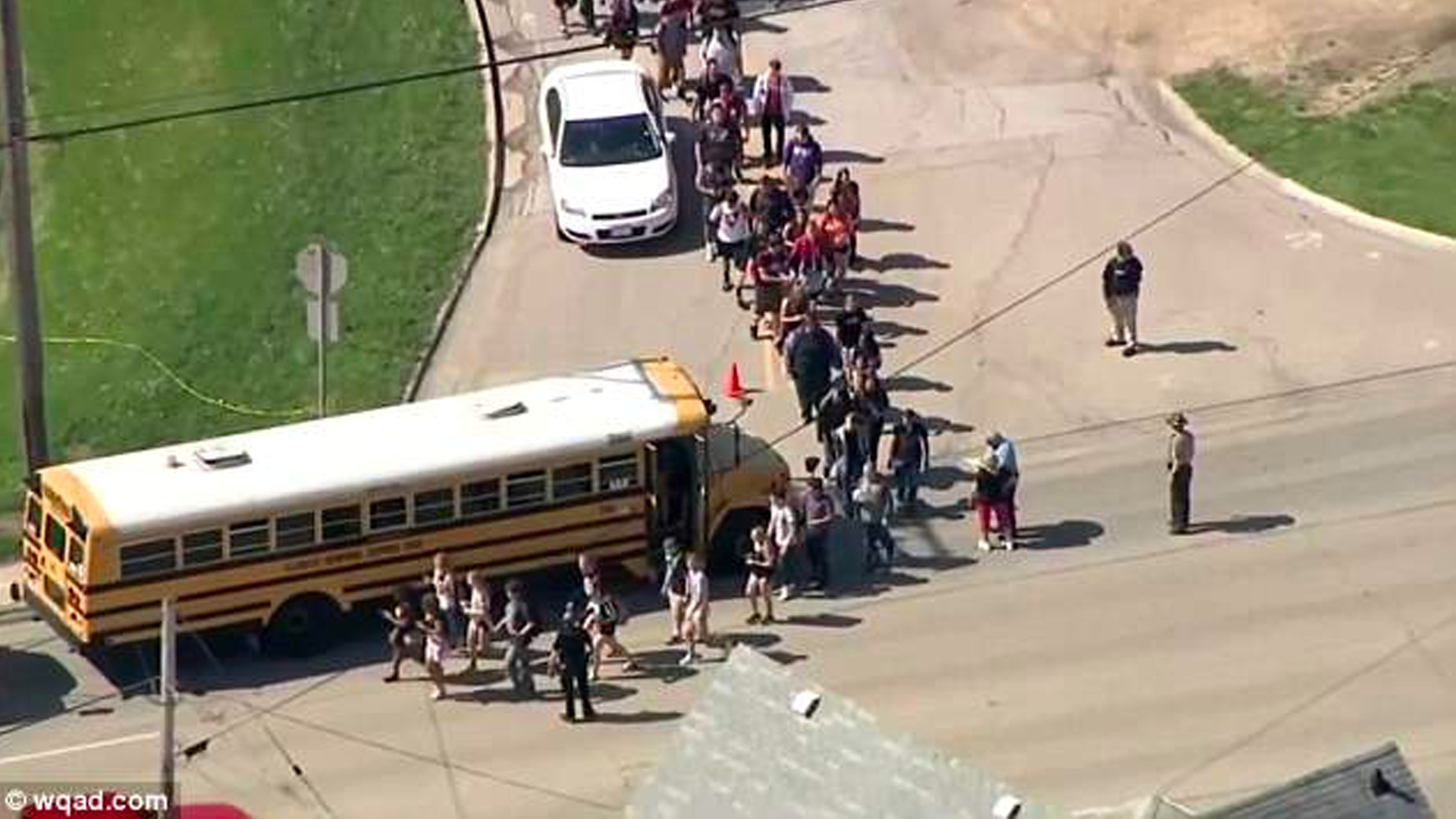 Exalumno abre fuego en secundaria de California Exalumno abre fuego en secundaria de California