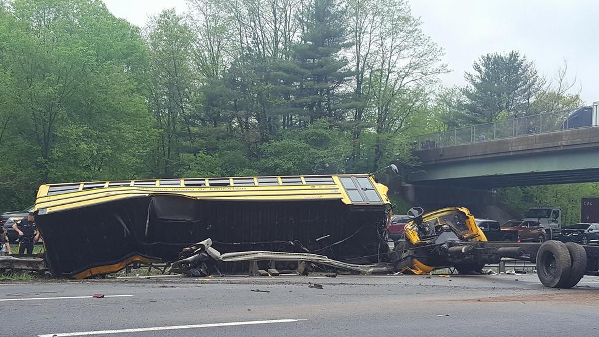 Choque de autobús escolar en Nueva Jersey deja al menos dos muertos - autobus-choque-nueva-jersey