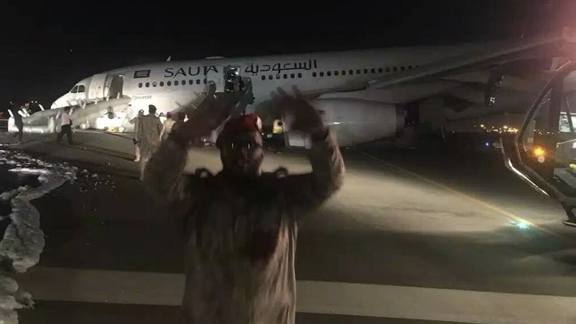 #Video Aterrizaje de emergencia deja al menos 53 heridos