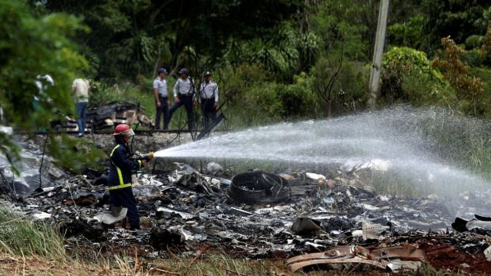 Identificados los siete mexicanos que murieron en accidente aéreo de Cuba - avion-la-habana-reuters