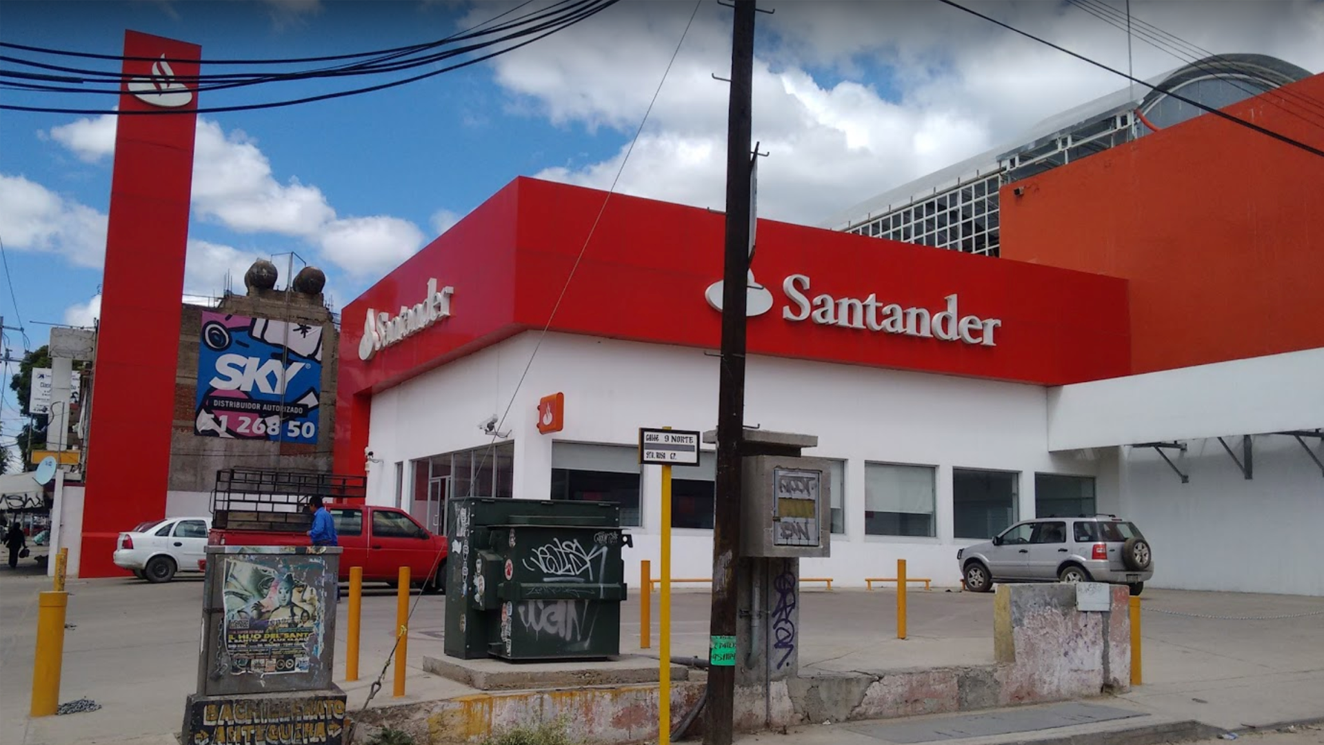 Detonan explosivo en banco Santander de Oaxaca