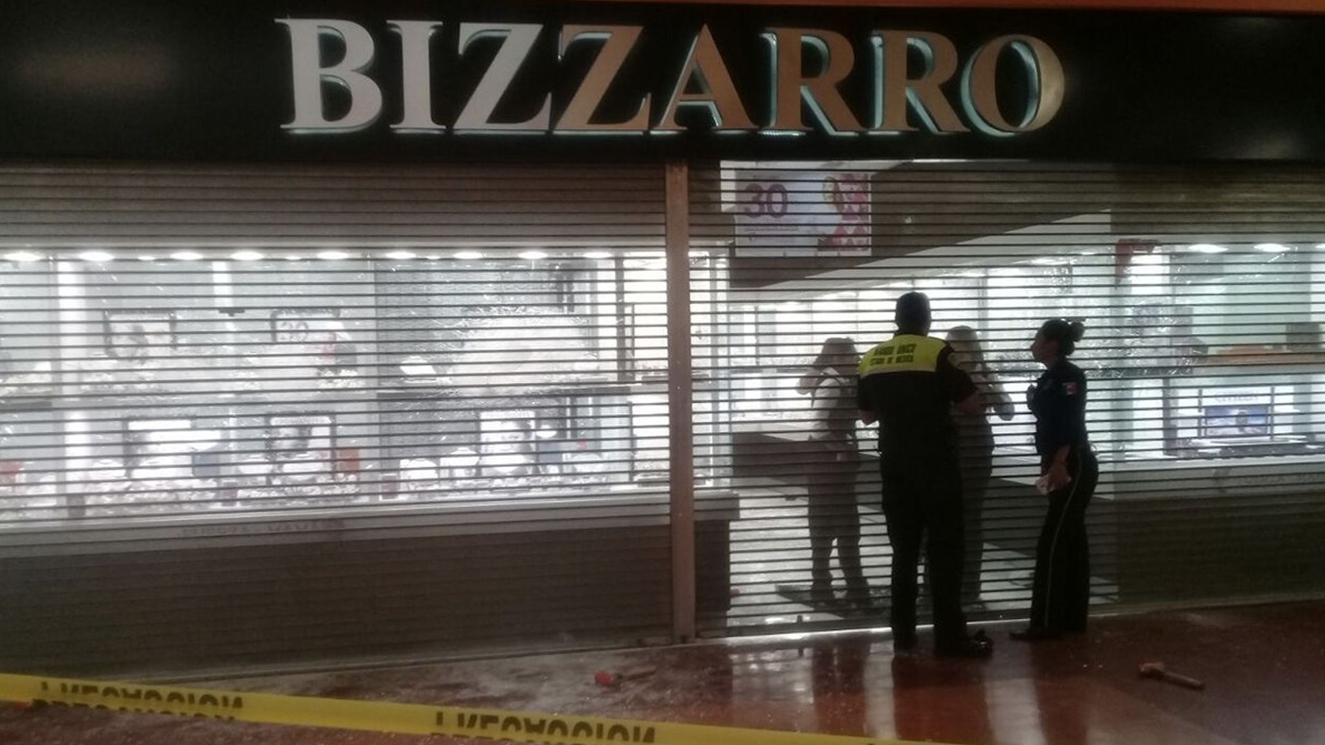 Asaltan joyería Bizzarro de Plaza Aragón