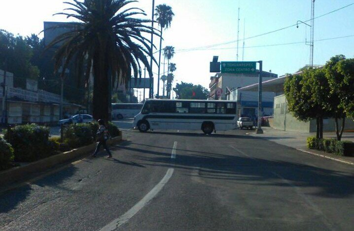 Continúan bloqueos a terminal de autobuses y aeropuerto en Oaxaca - bloqueos-oaxaca-cnte