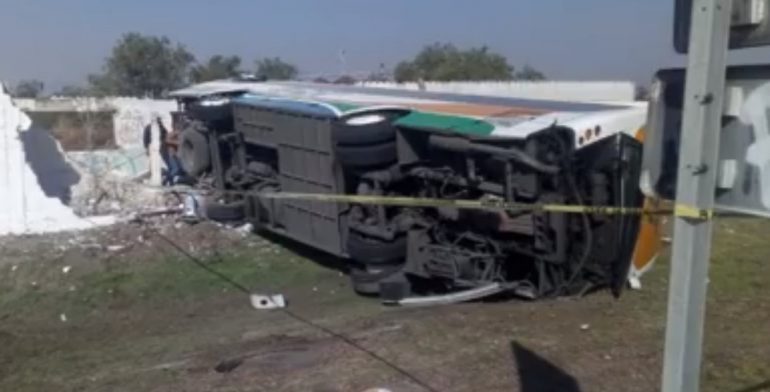 Volcadura de camión deja dos muertos en Tecámac - camion-tecamac