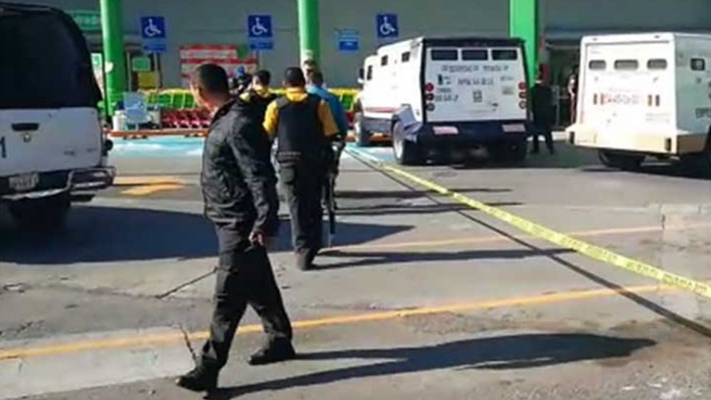 Asalto a camioneta de valores deja un muerto en Iztapalapa Asalto a camioneta de valores deja un muerto en Iztapalapa