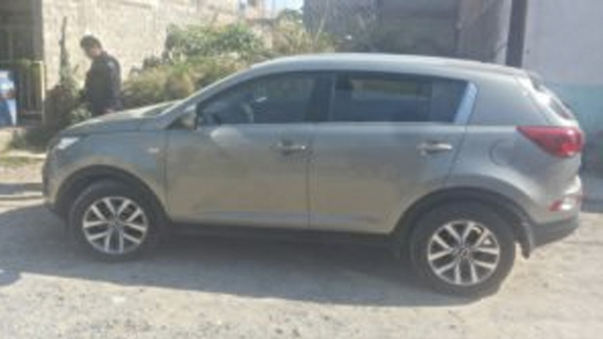 Rescatan a menor que se encontraba en camioneta que fue robada - camioneta