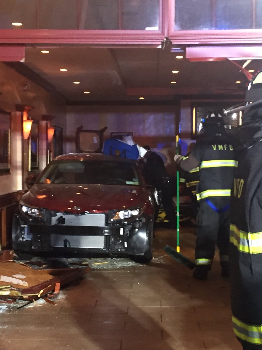 Auto choca contra restaurante en Nueva York y deja tres heridos - carro-restaurante-ny1