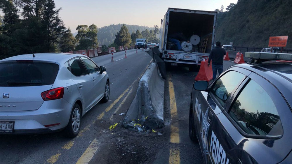 Choque en el entronque Constituyentes-Toluca