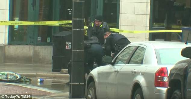 #Video Derriban a ciclista por vaciar paquete sospechoso de bomba - ciclista-bomba-2
