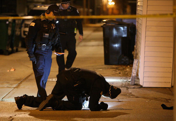 Balean a al menos 61 personas en Chicago - ct-chicago-violence-shootings-20170201