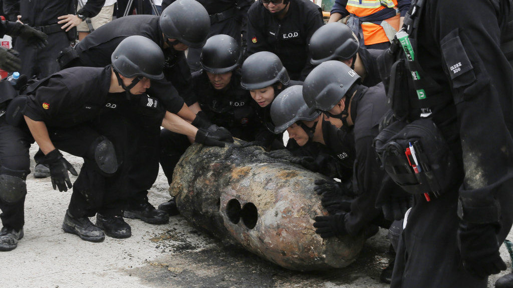 Desactivan bomba de la Segunda Guerra Mundial en Hong Kong - desactivan-bomba-hong-kong